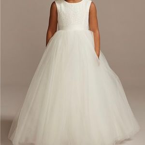 COPY - DAVID'S BRIDAL

ball gown flower girl dress with heart cutout
Sz5